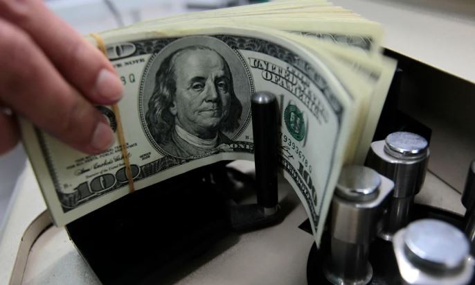 El dólar blue subió a $1.440 para la venta y tocó un nuevo récord en el inicio de la semana | Política y economía