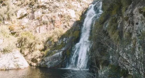 Tragedia en El Maitén: una docente murió tras caer desde un barranco de 50 metros | Actualidad
