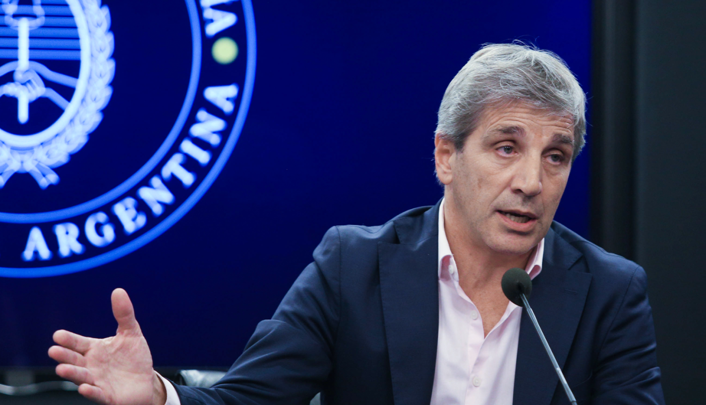 Caputo pronosticó inflación menor al 5% y se refirió al cepo: "Más importante que salir rápido es salir bien" | Política y economía