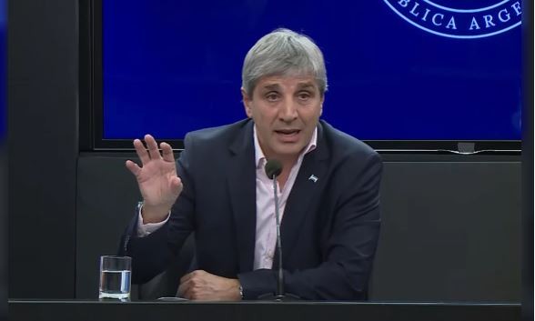 Caputo: “La gente tendrá que vender dólares para pagar impuestos” | Política y economía