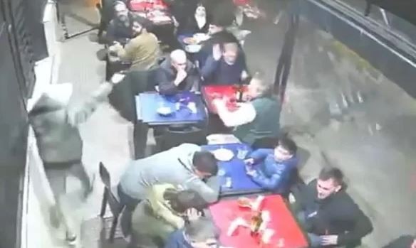 Parque Chacabuco: ocho delincuentes asaltaron un restaurante repleto de comensales | Actualidad