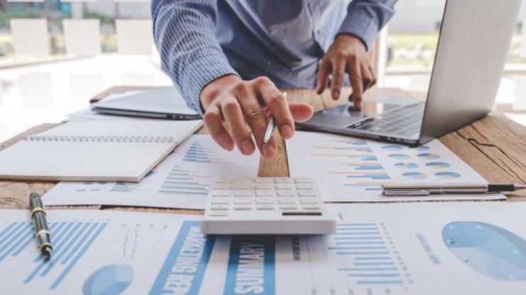 Se reglamentó con el DNU 652 el Impuesto a las Ganancias y se empieza a pagar con los sueldos de julio | Política y economía