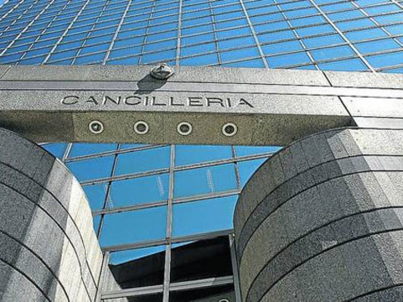 Diplomáticos se quejan porque deben pagar Ganancias por un plus hasta ahora exceptuado | Política y economía