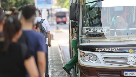 La Cámara de Comercio pide declarar "esencial" al transporte, la educación y los bancos | Política y economía