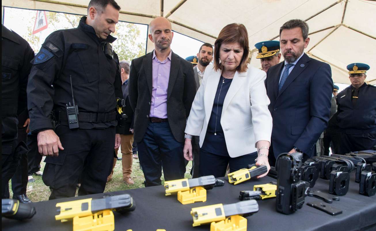 El Gobierno reglamentó el uso de "armas incapacitantes no letales" | Política y economía
