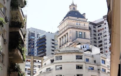 Incendio en el emblemático edificio Mihanovich en Recoleta: 13 intoxicados por monóxido de carbono | Actualidad