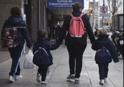 Vouchers educativos: extienden el programa hasta fin de año sin actualización del monto ni nuevas inscripciones | Política y economía