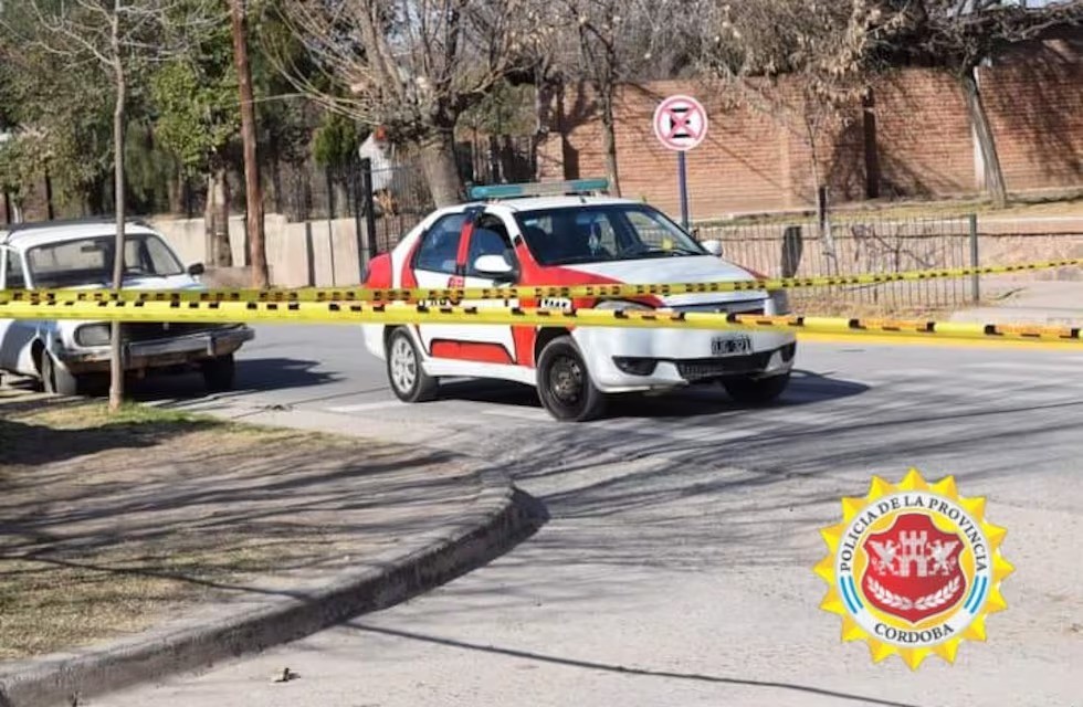 Mina Clavero: un adolescente de 15 años chocó contra una camioneta y murió | Córdoba