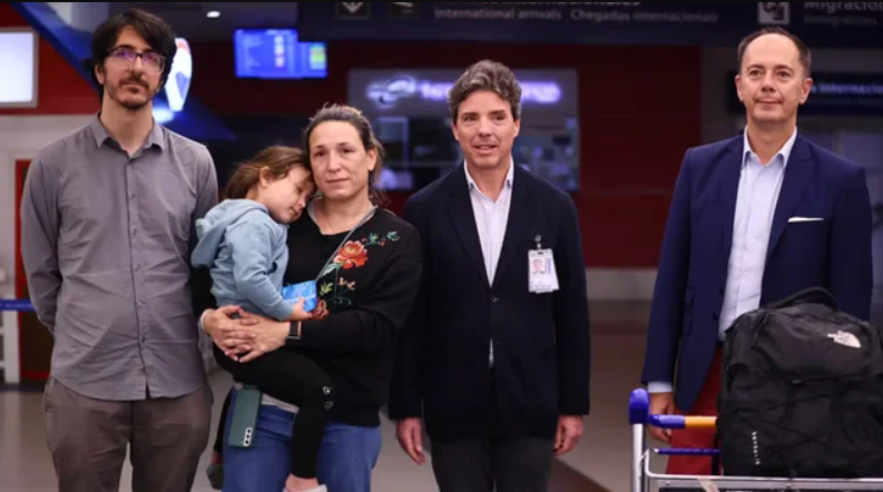 Regresaron al país los diplomáticos argentinos que fueron expulsados de Venezuela | Internacionales