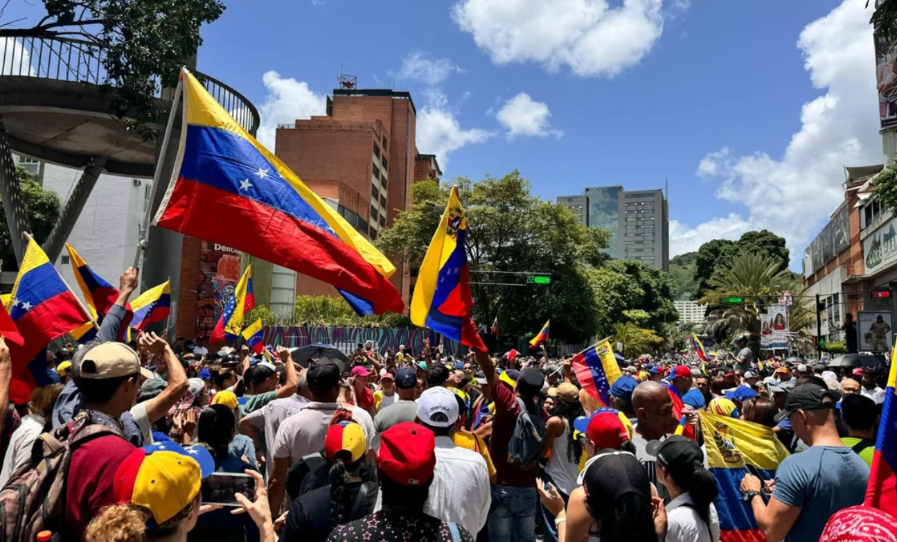 Miles de venezolanos en las calles de Caracas con Corina Machado a la cabeza | Internacionales