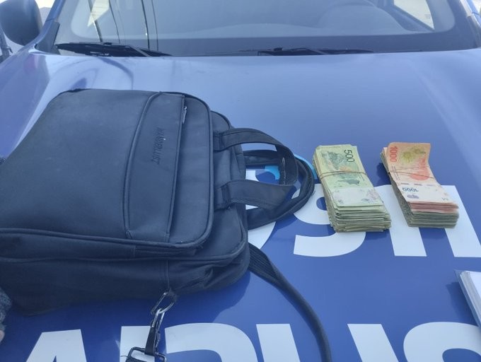 Un hombre que tenía una tobillera electrónica fue detenido tras robar un maletín de un vehículo | Córdoba