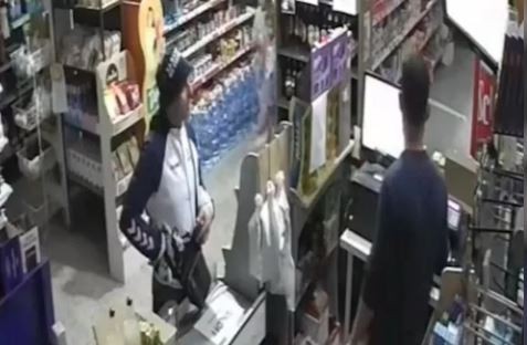 Un plomero le robó la tarjeta a una jubilada para comprarse ropa del club Gimnasia: está detenido | Actualidad