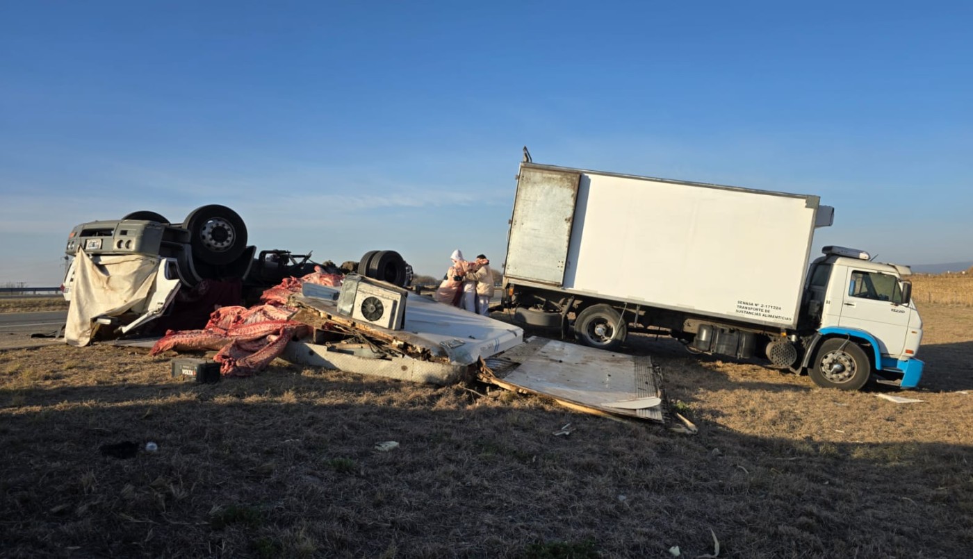 Despeñaderos: un camión volcó en la ruta y murió el empleado que iba de acompañante | Córdoba