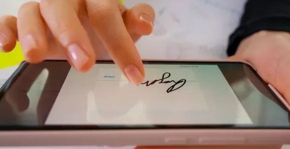 Amplían la firma digital: se podrán formalizar contratos y trámites en forma remota | Actualidad