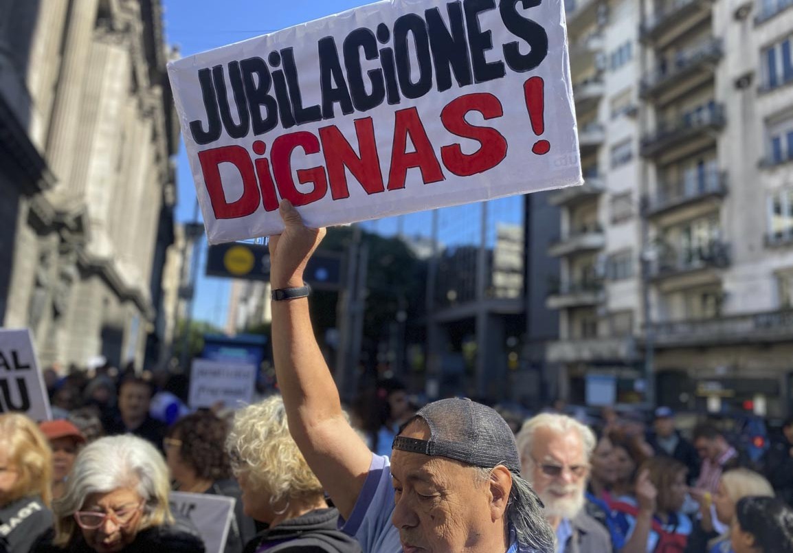 Jubilados marchan mañana en contra el anuncio del veto de Milei | Política y economía