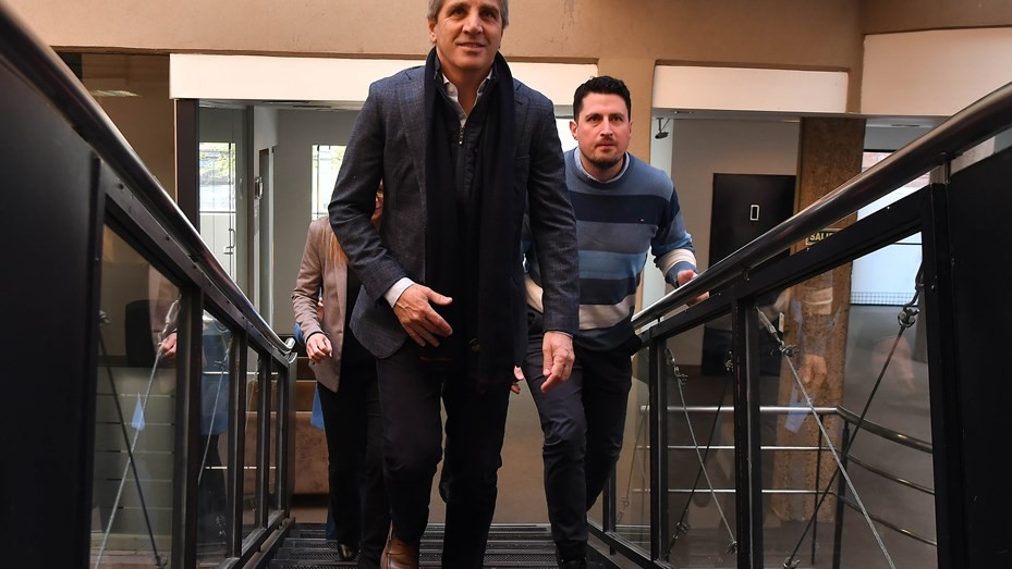 Caputo se ataja y admite que la recuperación del consumo "llevará meses" | Política y economía