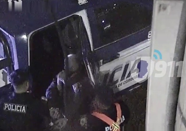 Córdoba: detuvieron al pasajero de un taxi que tenía pedido de captura e intentó huir de un control | Córdoba