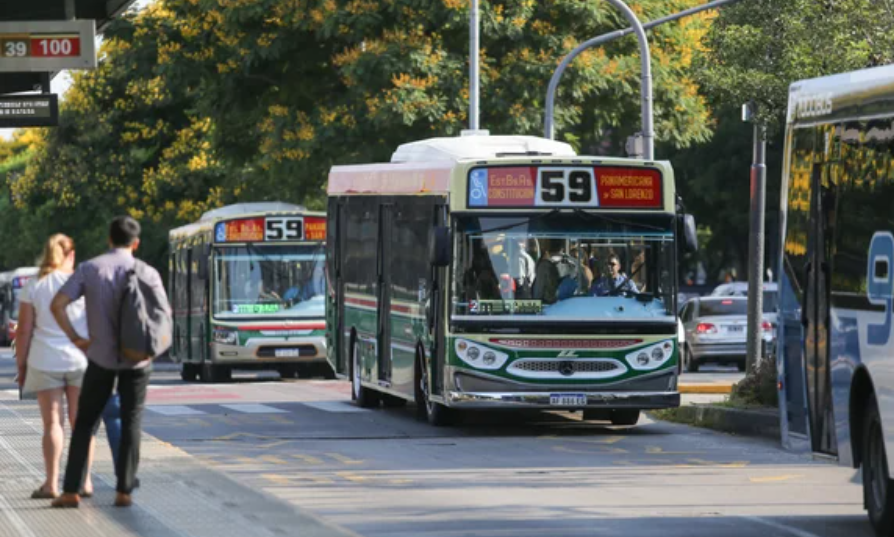 Nación traspasa la competencia total de las 31 líneas de colectivos a CABA: sin aumentos en corto plazo | Política y economía