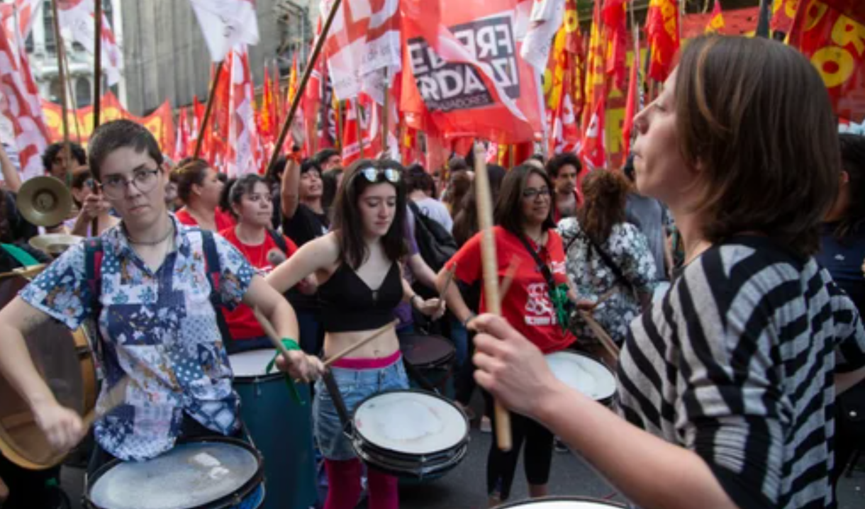 Marcha contra el veto a la movilidad jubilatoria desde Congreso a Plaza de Mayo | Política y economía