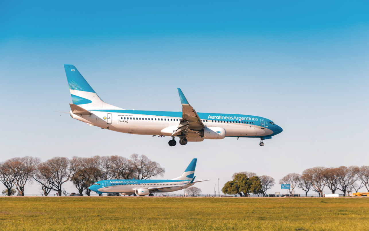 El Gobierno anunció el recorte de 1500 empleados de Aerolíneas Argentinas | Política y economía