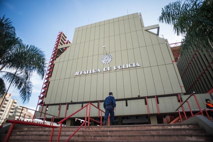 La policía de nuevo en la mira: allanaron una dependencia y encontraron celulares robados en un baile | Córdoba