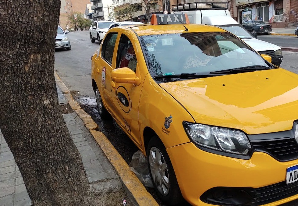 Córdoba: devuelven chapas de taxis por la caída en el servicio | Córdoba