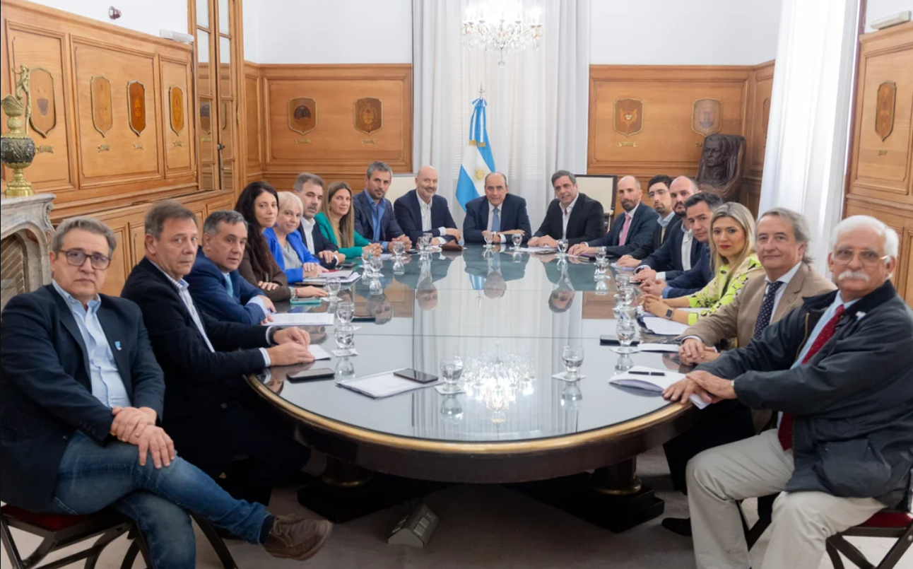 Francos encabeza cumbre con diputados en busca de apoyo al Presupuesto 2025 | Política y economía