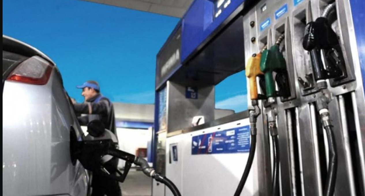 Estaciones de servicio deberán informar a los clientes si cobran tasas municipales | Política y economía