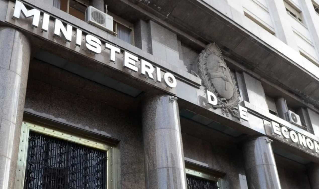 El Gobierno mantuvo el superávit en agosto y sumó ocho meses consecutivos de saldo positivo | Política y economía