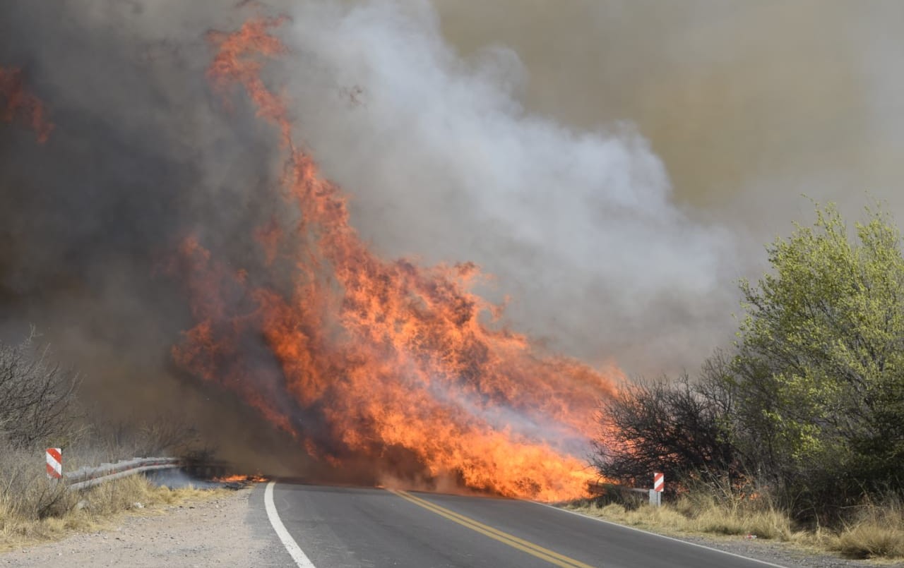 Urgente: impactantes imágenes del incendio en Capilla del Monte | Córdoba