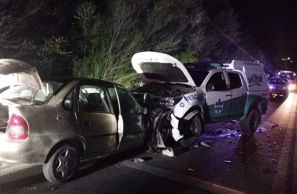 Chocaron un auto y una ambulancia en medio de los incendios | Córdoba