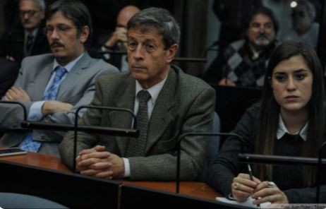 Represión del 2001: Se entregó el comisario Rubén Santos | Política y economía