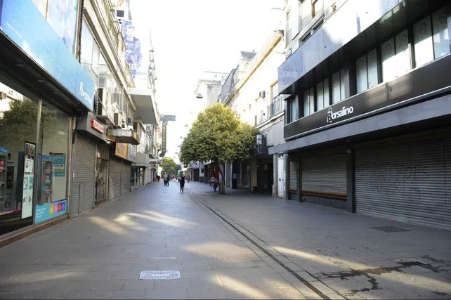 Se trasladó el Día del Empleado de Comercio: cuándo cae y cómo afectará la atención | Política y economía