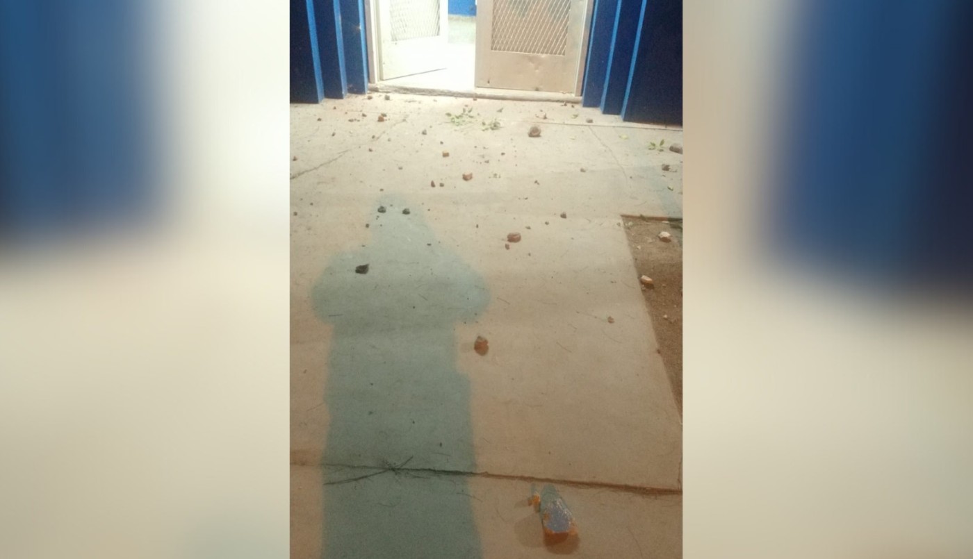 Ciudad Evita: apedrearon una comisaría y móviles policiales | Córdoba