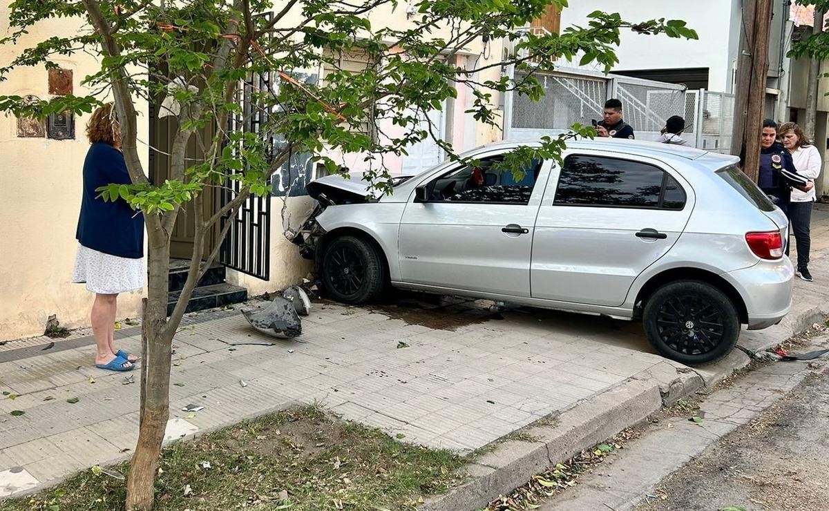 Barrio Talleres: un auto perdió el control y chocó contra una casa | Córdoba