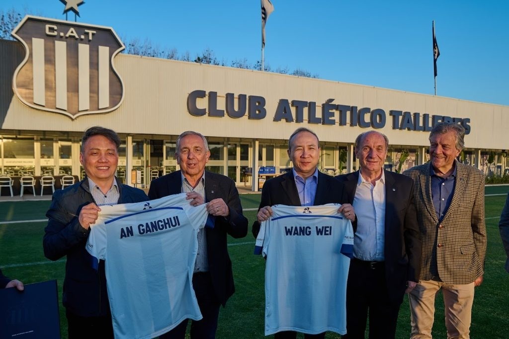El embajador de China visitó el predio de Talleres junto a empresarios del país asiático | Deportes