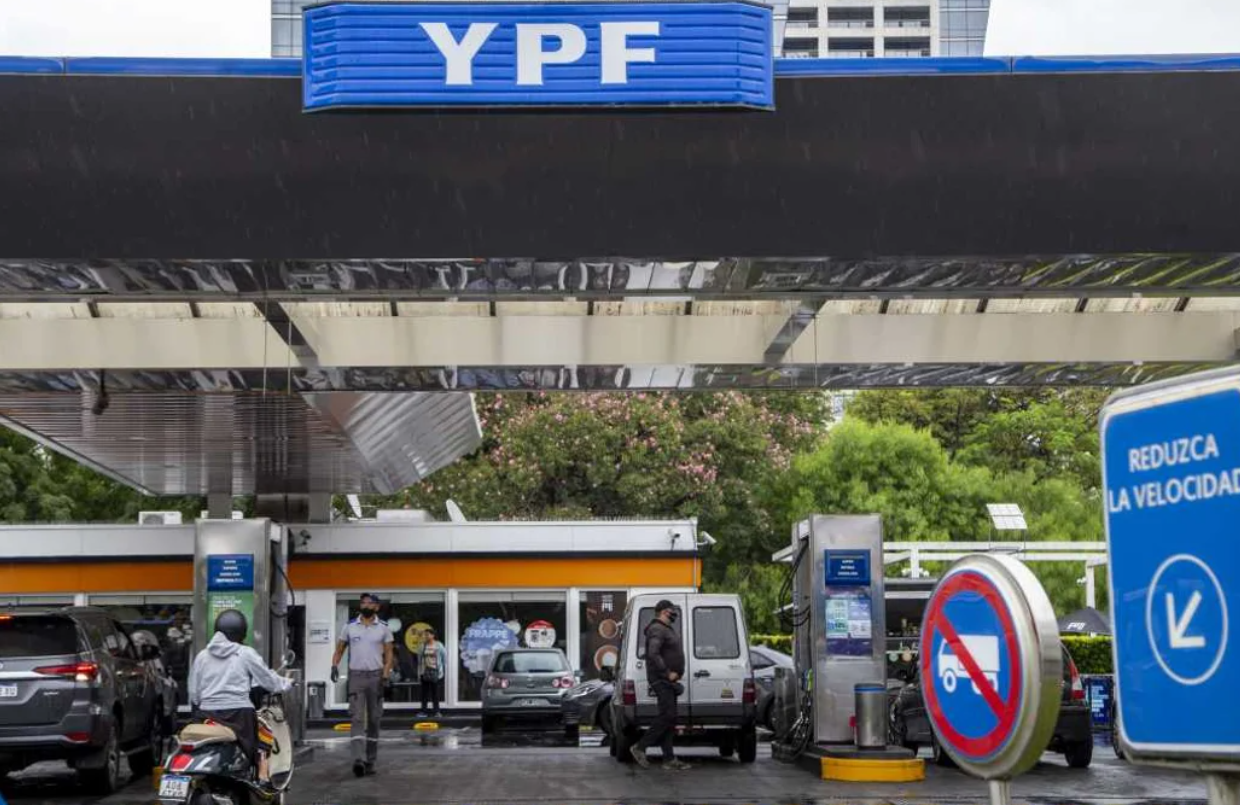 YPF baja las naftas 1% y el gas oil 2% | Política y economía
