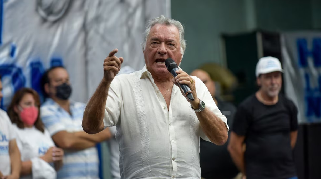 Luis Barrionuevo fue internado de urgencia y se encuentra en terapia intensiva | Actualidad