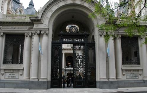 La Justicia falló a favor de los diplomáticos que reclamaron por Ganancias | Política y economía