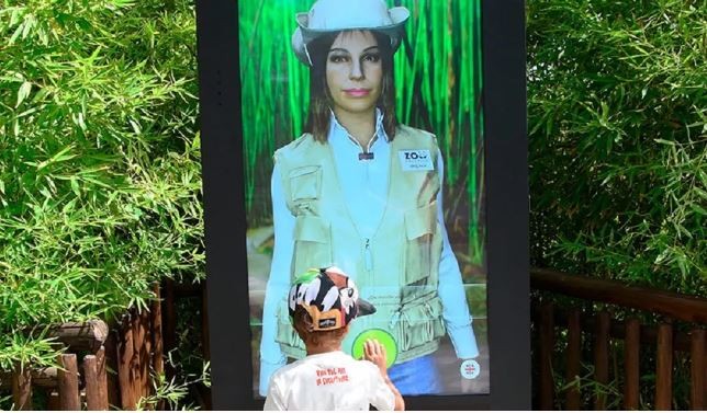 El zoo de Madrid presentó a una cuidadora virtual clonada de un humano | Internacionales