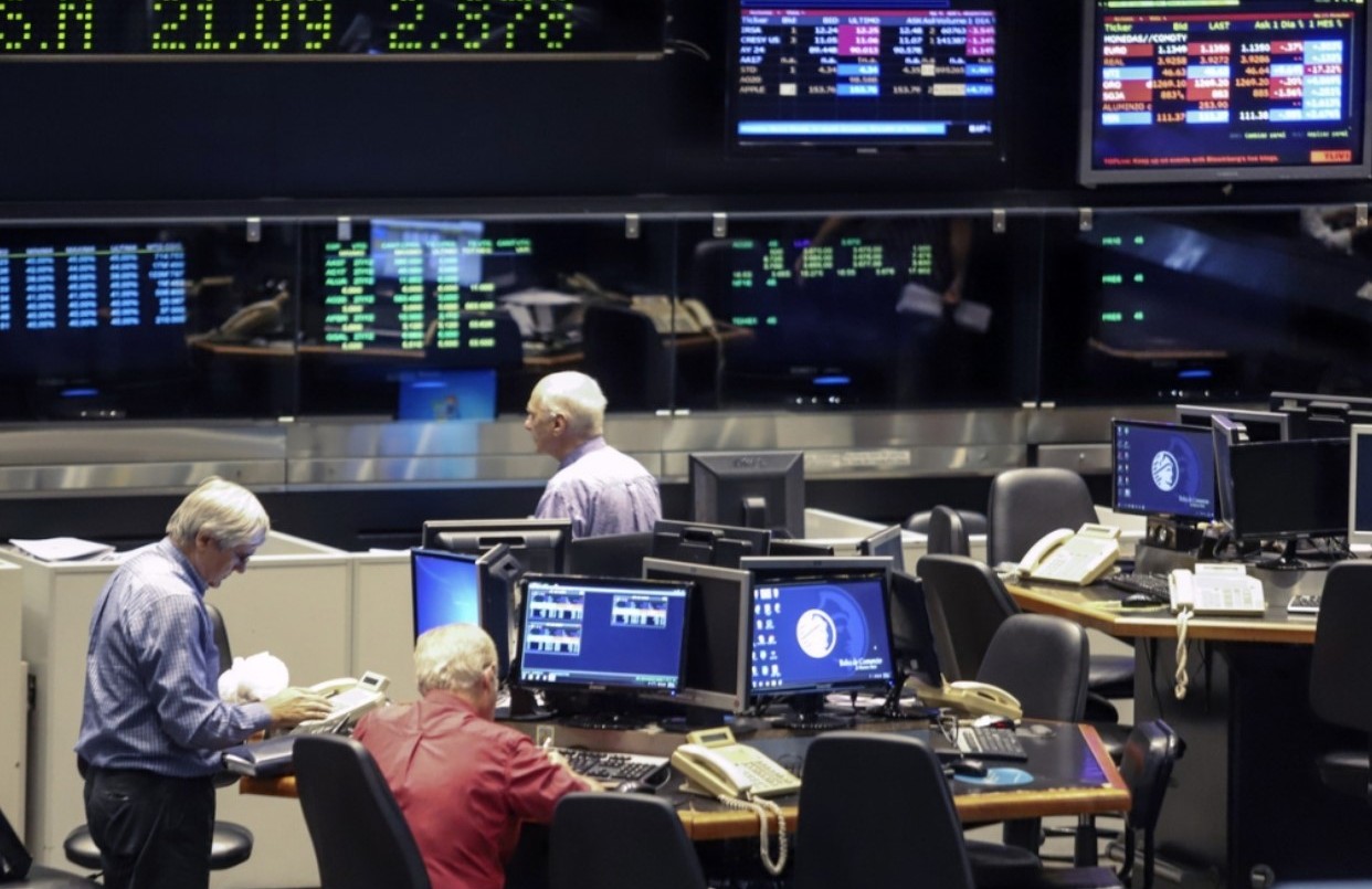 El riesgo país sigue bajando y ahora busca llegar a 1.000 puntos | Política y economía