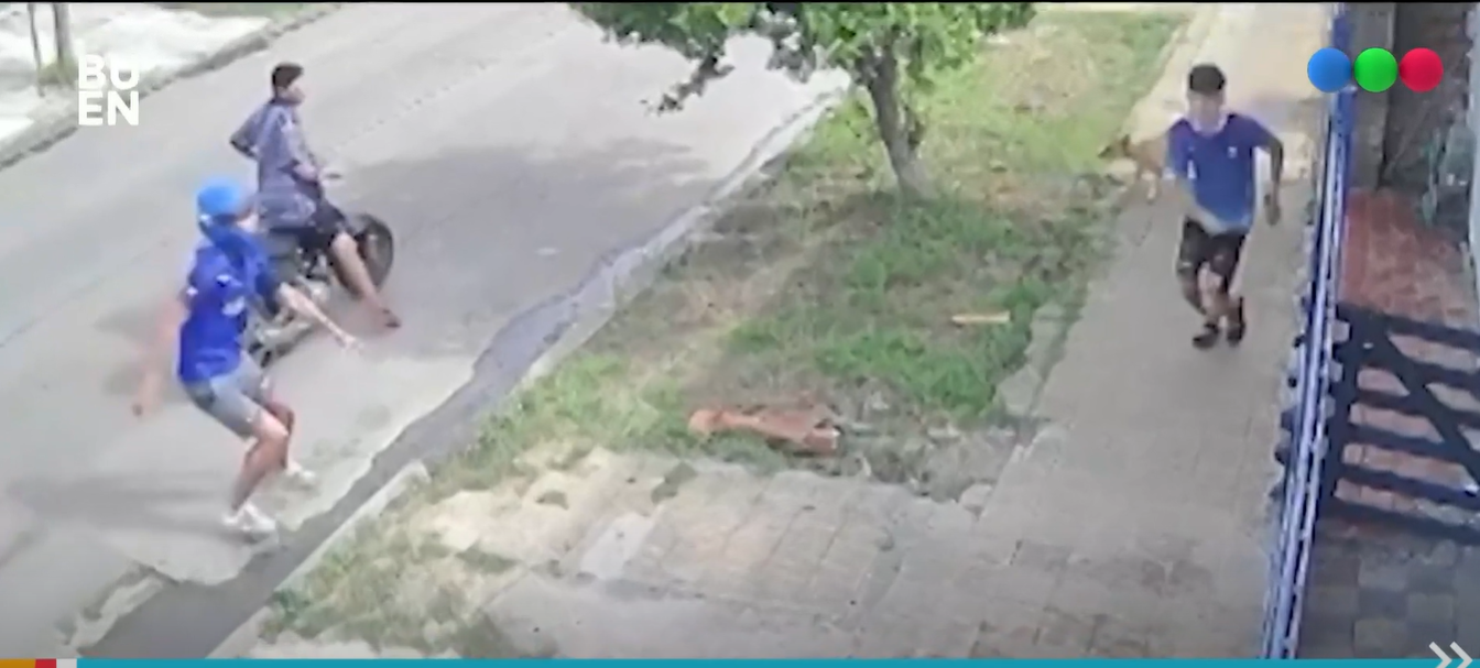 Video: así le robaron pibes a otro pibe en plena calle | VIDEOS TFN CORDOBA