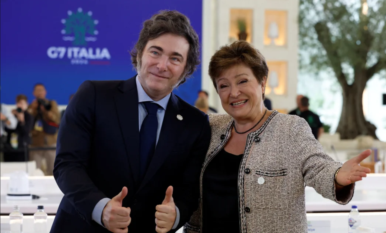 Alivio para la Argentina: el FMI oficializó la reducción de los sobrecargos de deuda | Política y economía