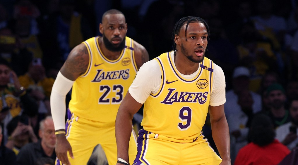 Hito en la NBA: LeBron y Bronny James son primer padre e hijo en jugar juntos | Deportes