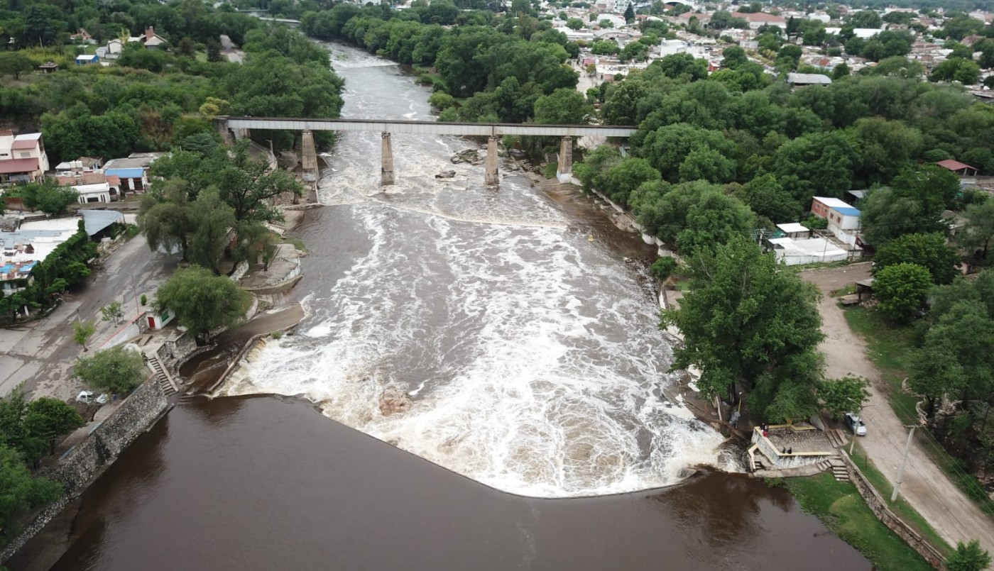 Video: impactantes imágenes de la crecida del río Cosquín | Córdoba