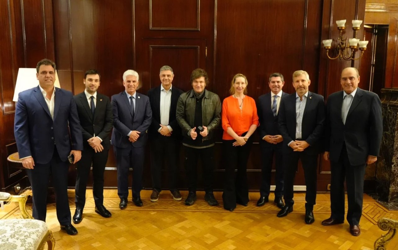 Milei recibió a gobernadores del PRO con la mira en el Presupuesto 2025 | Economía