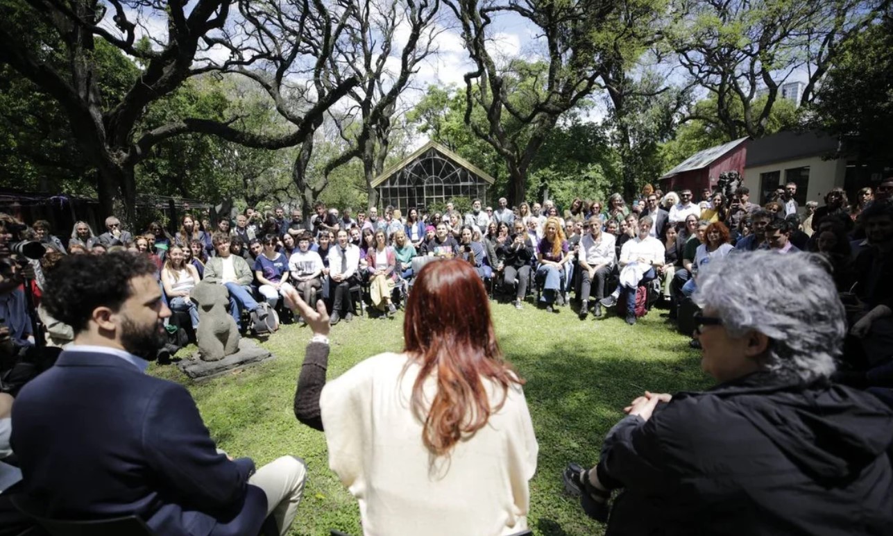 Lanzada a la campaña para presidir el PJ, Cristina Kirchner visitó la Universidad Nacional de las Artes | Política y economía