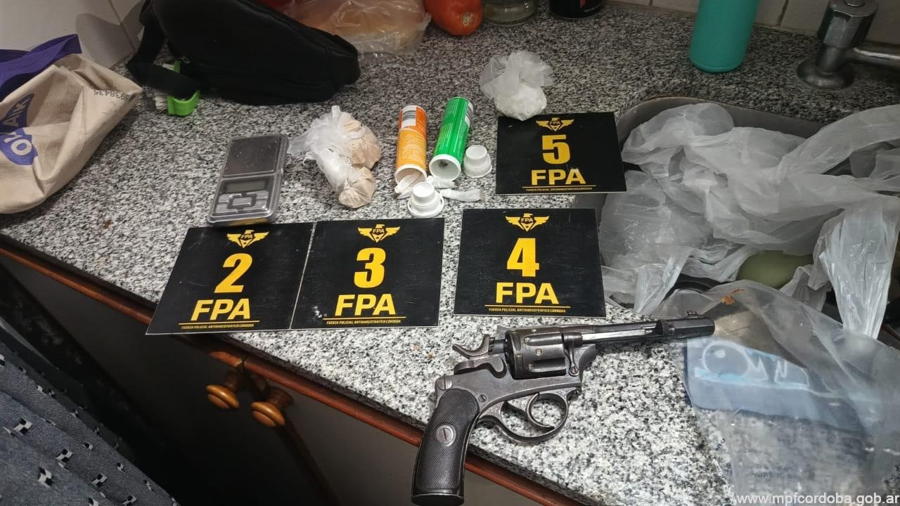 Incautaron 195 dosis de cocaína, marihuana y un revólver en Villa María: hay un detenido | Córdoba