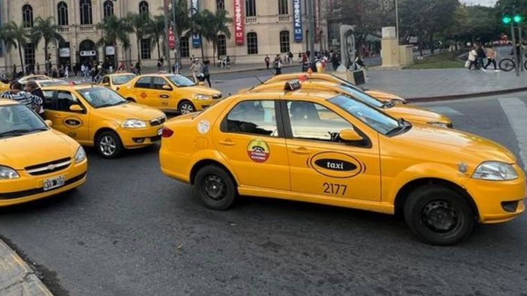 Se viene un nuevo aumento en la bajada de bandera de taxis: cuándo sería | Córdoba