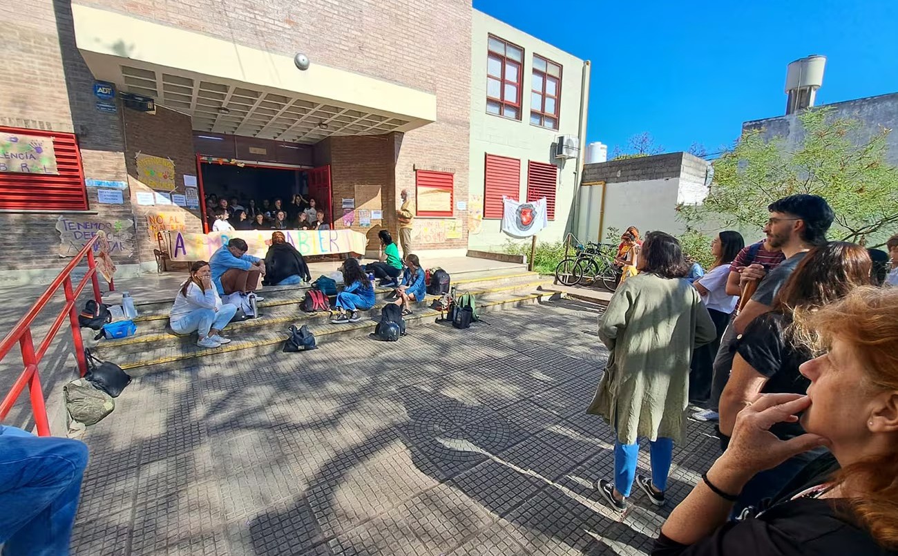Levantaron la toma del Colegio San José luego de dialogar con los dueños de la institución | Córdoba